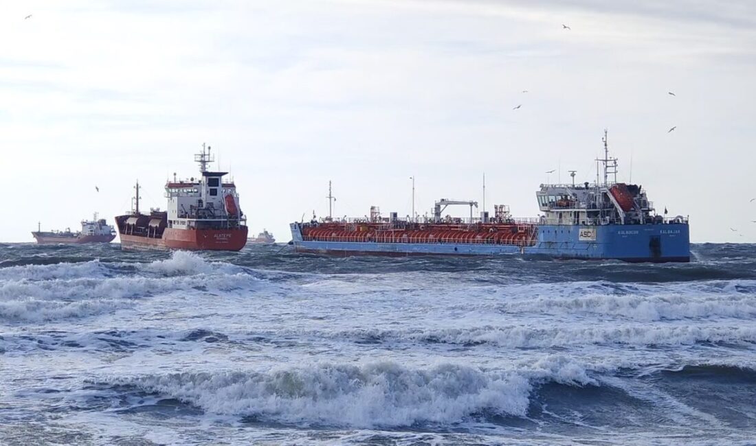 Özgür EREN-Emre KURT /İSTANBUL, – BAKIRKÖY açıklarında demir sahasında bulunan