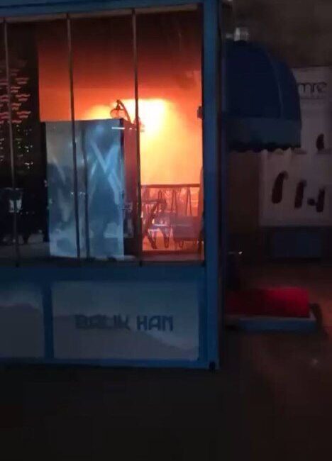 Baran AKKAYA/İSTANBUL, -BAŞAKŞEHİR’de 13 katlı bir sitenin 2’nci katındaki balık