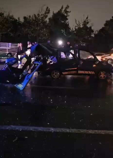 İSTANBUL, – Başakşehir’de çok sayıda aracın karıştığı zincirleme trafik kazası