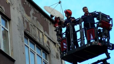 Baran AKKAYA/İSTANBUL, -BAYRAMPAŞA’da 50 yıllık olduğu öne sürülen 3 katlı
