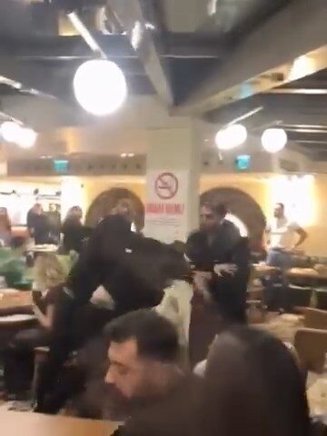 İsa ALMAÇAYIR-Hiba HAKBİLİR/İSTANBUL, -BEŞİKTAŞ’ta bir dönercide müşteriler arasında henüz bilinmeyen