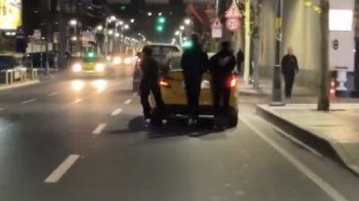 Mert ORDU/İSTANBUL, – BEŞİKTAŞ’ta patenli 3 kişi hareket halindeki bir