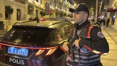 Doğan Can CESUR / İSTANBUL – BEŞİKTAŞ’ta polis ekipleri, cadde