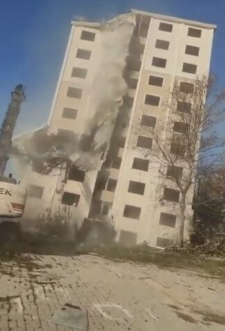 Vehbi DEMİR – Ramazan IŞIKLI / İSTANBUL, – BEYLİKDÜZÜ’nde bir