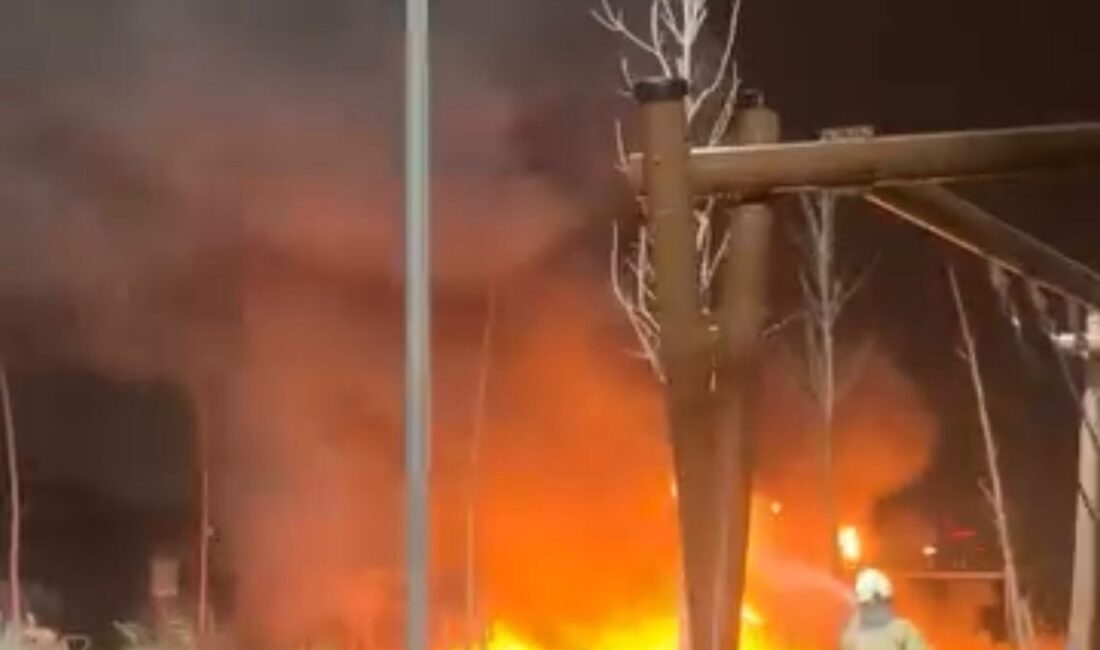 Ramazan IŞIKLI/İSTANBUL, – BEYLİKDÜZÜ’nde çocuk oyun parkında kimliği belirsiz bir