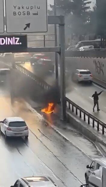 Ramazan IŞIKLI / İSTANBUL, – BEYLİKDÜZÜ D-100 Karayolu’nda seyir halindeki