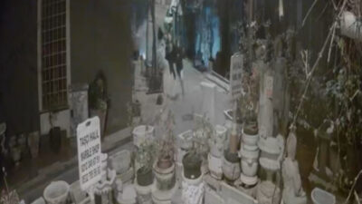 Doğan Can CESUR / İSTANBUL – BEYOĞLU’nda sokakta yürüyen İrfan