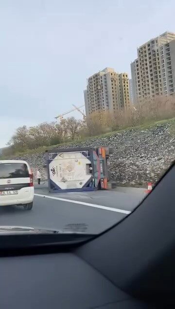 Emre KURT/İSTANBUL, – ESENYURT TEM Otoyolu Edirne istikametinde seyir halindeki