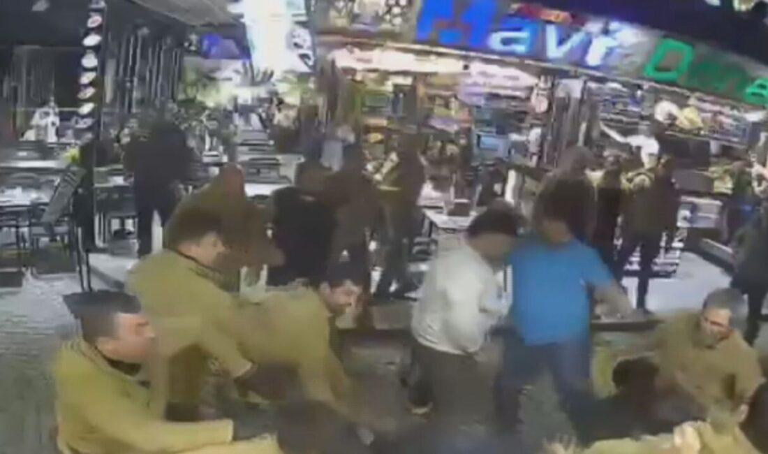 Vehbi DEMİR / İSTANBUL, -FATİH’te 2 esnaf arasında iş yerlerindeki