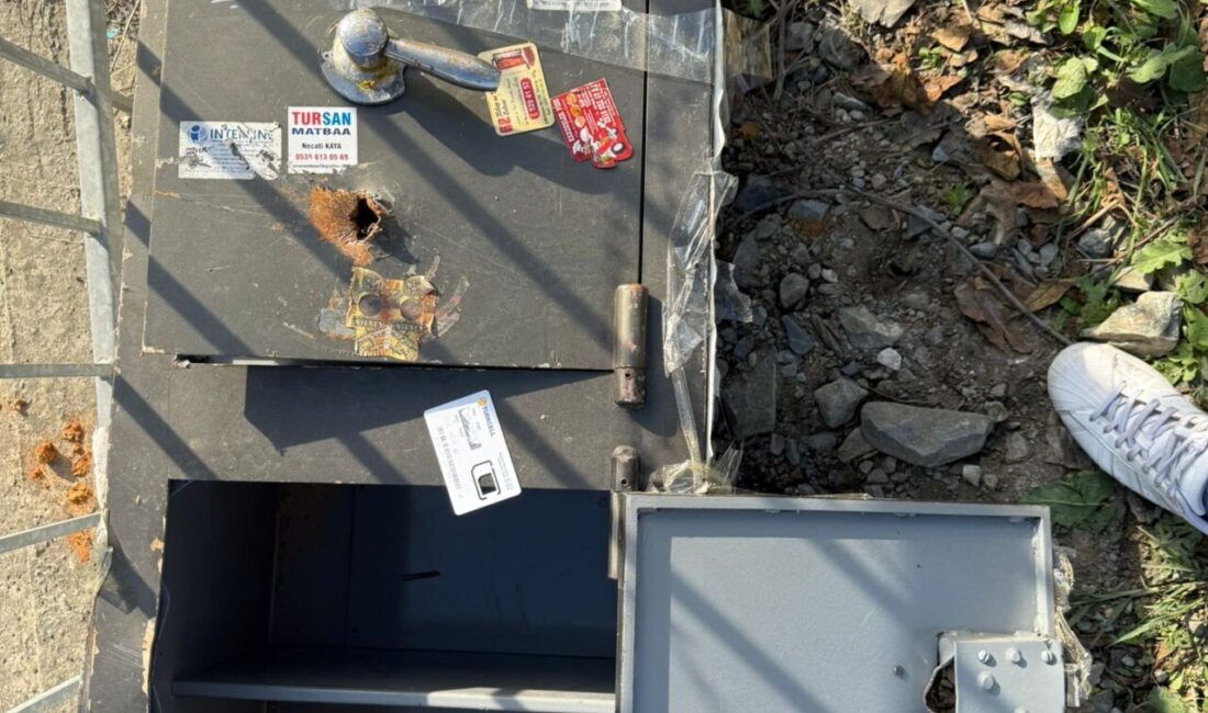 Emre KURT/İSTANBUL, – Fatih’te yüzlerini gizleyen 3 şüpheli, sabaha karşı