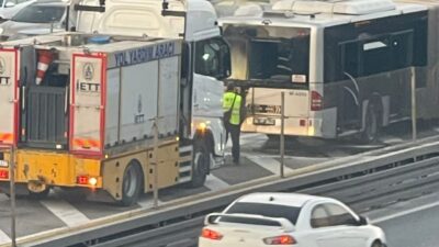 İSTANBUL, – Küçükçekmece Florya Metrobüs Durağında bir metrobüsün arka kısmında