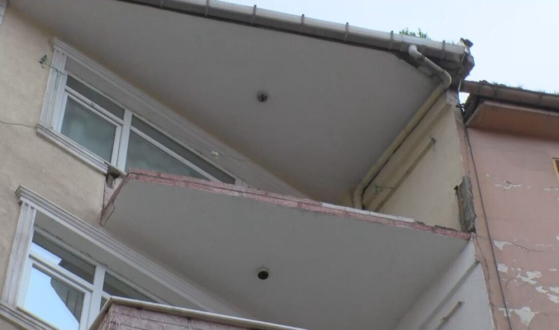 Baran AKKAYA/İSTANBUL, -GÜNGÖREN’de 5 katlı binanın en üst katındaki dairenin