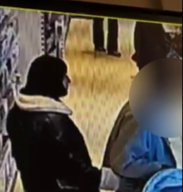 Ali AKSOYER/İSTANBUL, – İstanbul’da alışveriş merkezlerinde müşterilerin cep telefonu ve