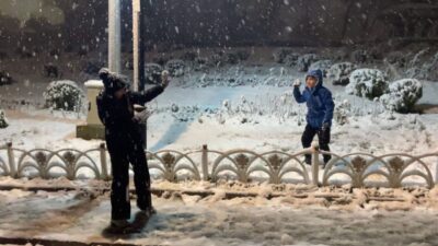 Mehmet Kaan KURT/İSTANBUL, -İstanbul’da gece saatlerinde başlayan kar yağışı Anadolu