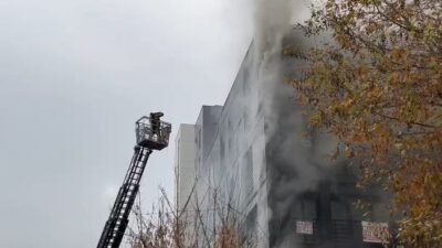 İSTANBUL, -Kadıköy’de 5 katlı binada yangın çıktı. İhbar üzerine olay