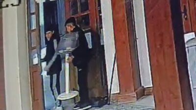 Mert ORDU/İSTANBUL – KADIKÖY’de 2 çocuğun cami içindeki yardım kutusunu