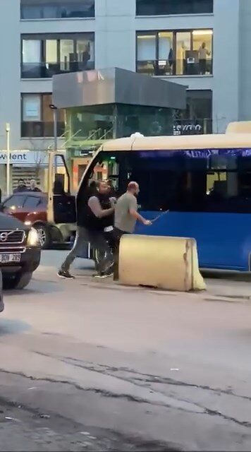 İsa ALMAÇAYIR – Hiba HAKBİLİR/İSTANBUL, – KADIKÖY’de hafif ticari araç