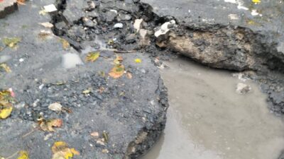 Baran AKKAYA-Altunay TUGA/İSTANBUL, -KÜÇÜKÇEKMECE’de yağışın ardından altyapı çalışması yapılan sokakta