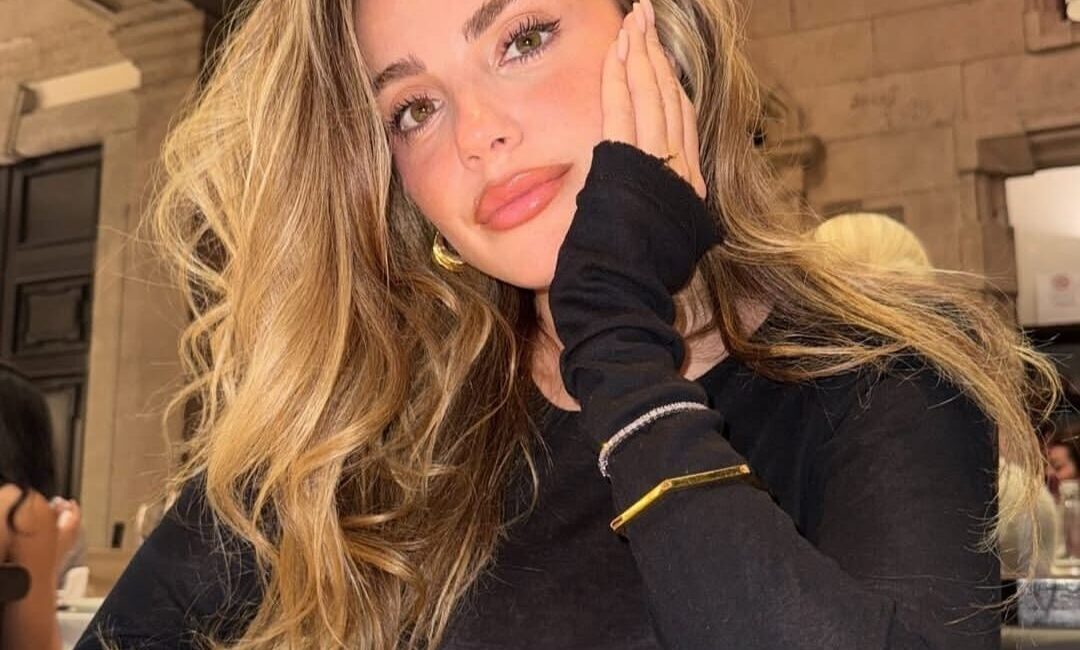 İSTANBUL, – Uyuşturucu soruşturması kapsamında oyuncu Ezgi Eyyüboğlu’nunda aralarında olduğu