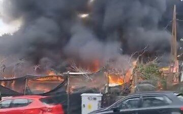 İSTANBUL, – Sarıyer, Yeniköy’de bulunan bir iş yerinde yangın çıktı.