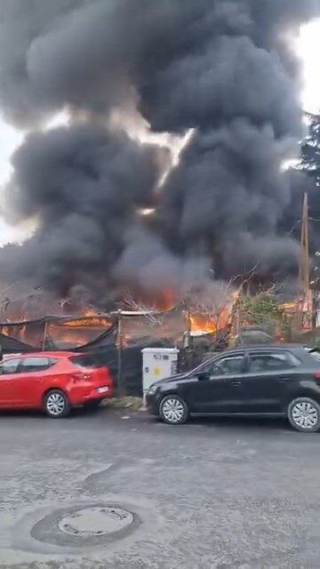 İSTANBUL, – Sarıyer, Yeniköy’de bulunan bir iş yerinde yangın çıktı.