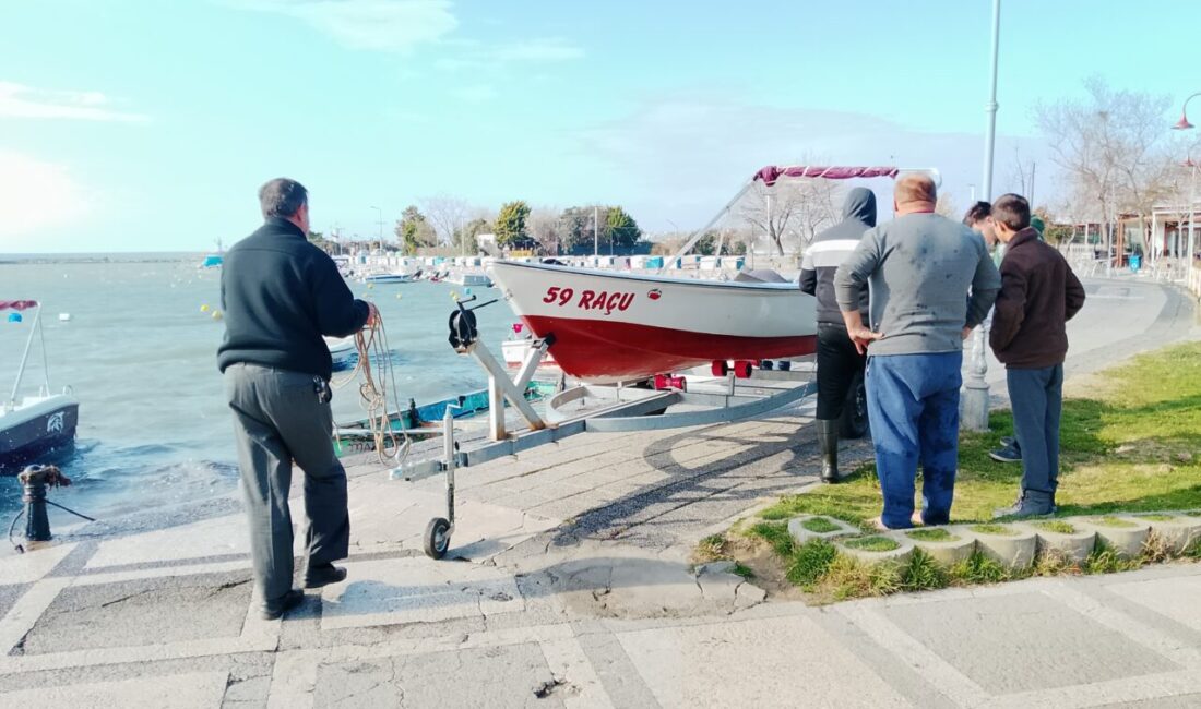 Uğur Samet AVCI / İSTANBUL, – Silivri’de kuvvetli rüzgar nedeniyle