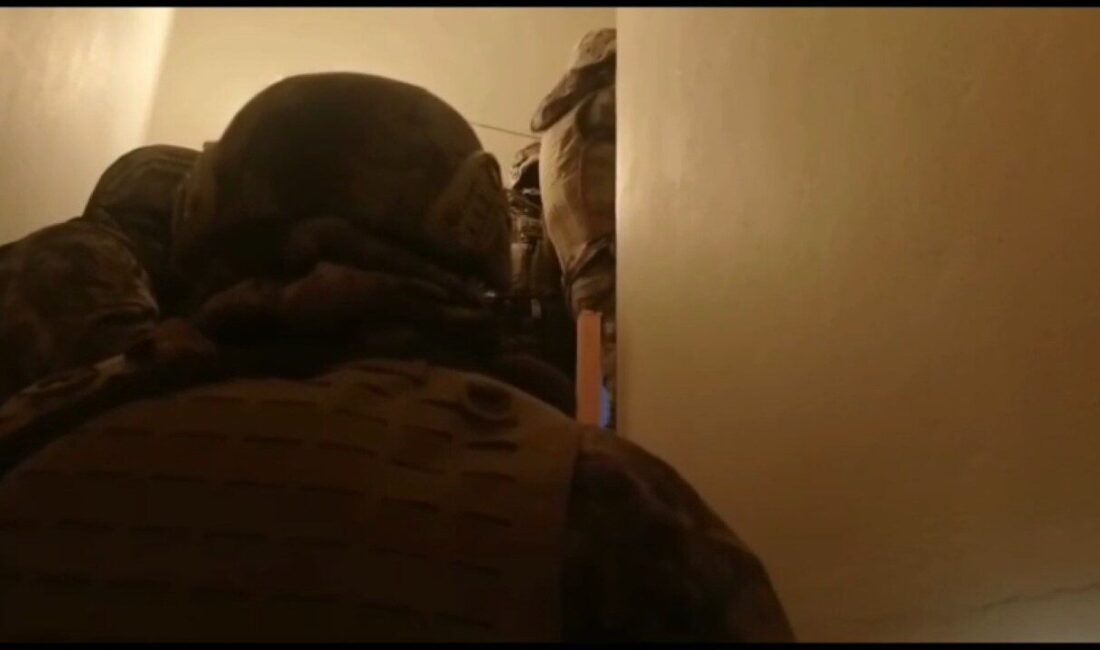 İSTANBUL – Şişli’de uyuşturucu imalatı yapılan eve düzenlenen operasyonda 3