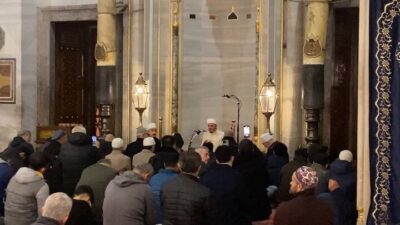 Baran AKKAYA/İSTANBUL, – SULTANAHMET Camii’nde Regaip Kandili nedeniyle program düzenlendi.