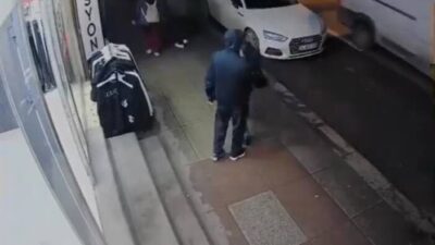 Baran AKKAYA-Emin YEŞİL/İSTANBUL, – SULTANGAZİ’de iki kişi, caddede bulunan mağazaların