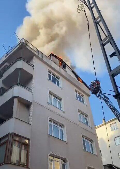 İsa ALMAÇAYIR/İSTANBUL, -TUZLA’da 6 katlı binanın çatısında bilinmeyen bir nedenle