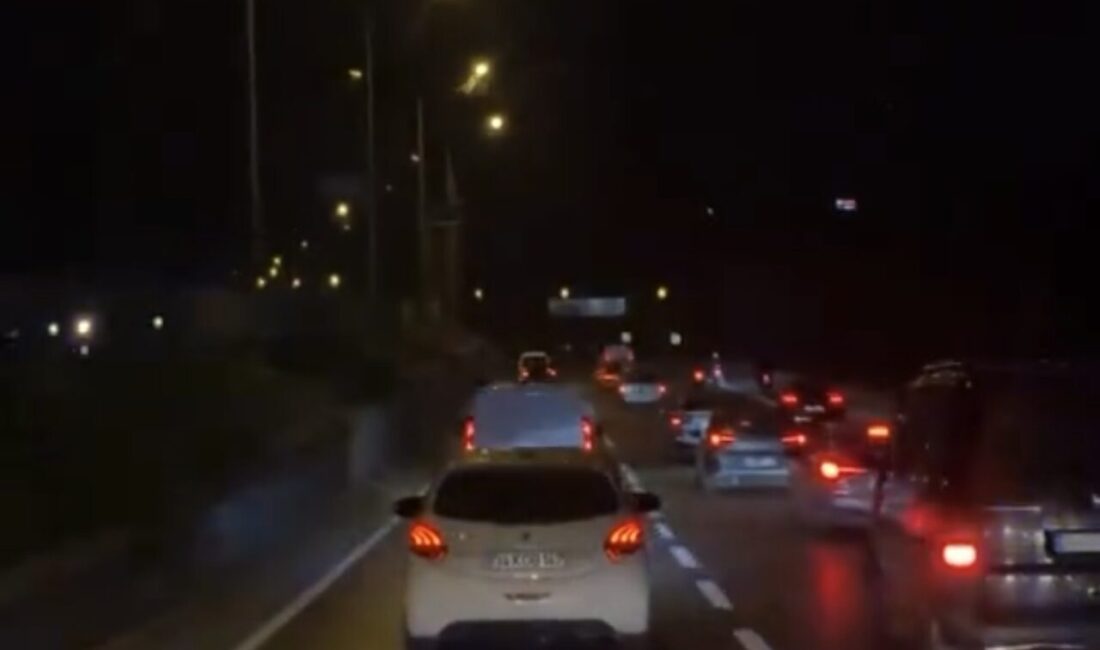 Mert ORDU – Hiba HAKBİLİR/İSTANBUL, – ÜMRANİYE’de vakaya giden ambulansa