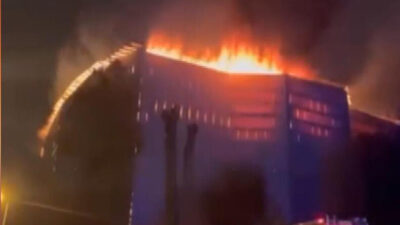 Soner HASIRCIOĞLU/İSTANBUL, – Üsküdar’da metruk binada yangın çıktı. Yangına çok