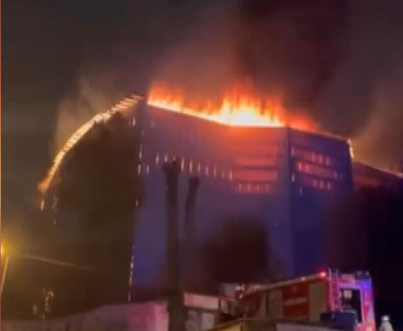 Soner HASIRCIOĞLU/İSTANBUL, – Üsküdar’da metruk binada yangın çıktı. Yangına çok