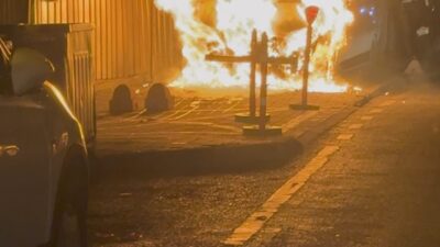 Mert ORDU / İSTANBUL, – ÜSKÜDAR’da park halindeki hafif ticari