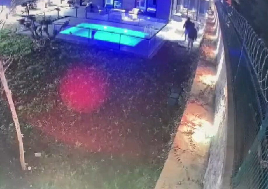 Ali AKSOYER / İSTANBUL, – TUZLA’da lüks bir villaya girerek