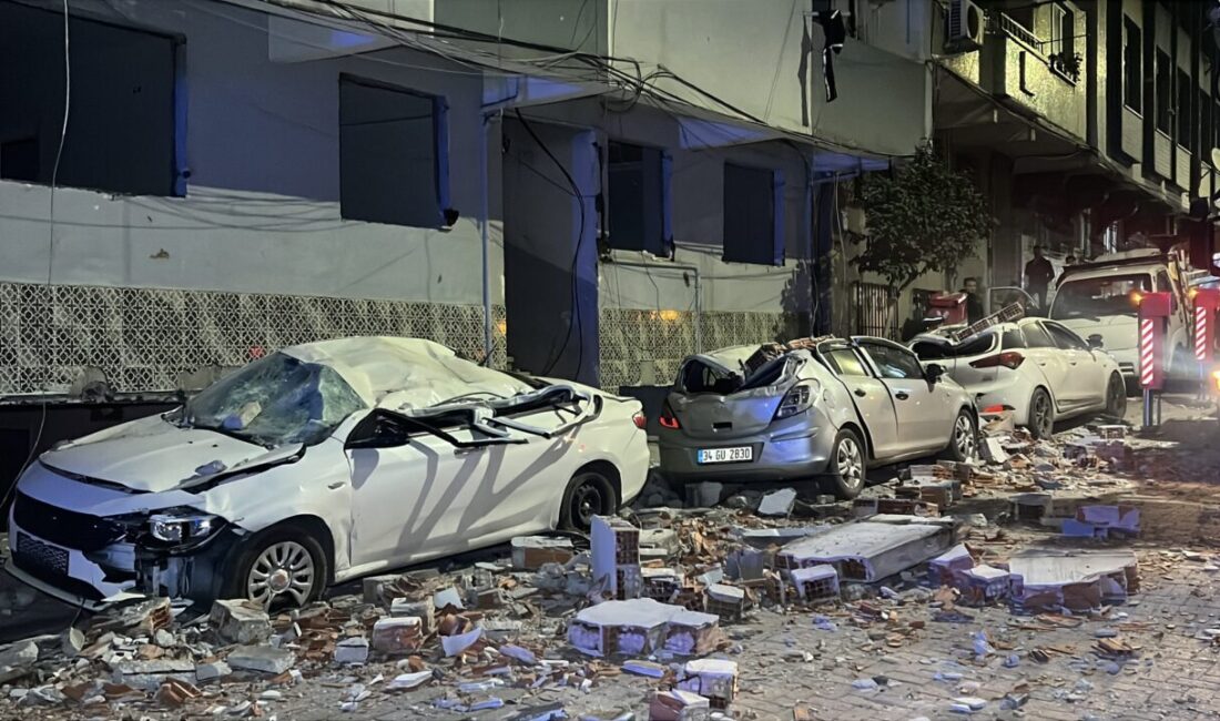 Soner HASIRCIOĞLU/İSTANBUL, – ZEYTİNBURNU’nda kentsel dönüşüm nedeniyle boşaltılan 4 katlı