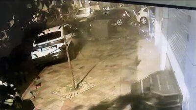 Vehbi DEMİR / İSTANBUL, – ZEYTİNBURNU’nda park halindeki araca otomobille