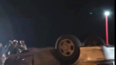 Emre EFE/POLATLI (Ankara), – ANKARA’nın Polatlı ilçesinde otomobilin aynı yöne