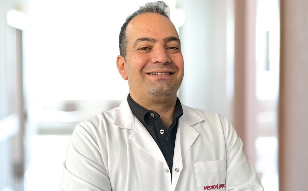 İSTANBUL, – RİNOPLASTİNİN yalnızca estetik bir operasyon olmadığını, burun içindeki