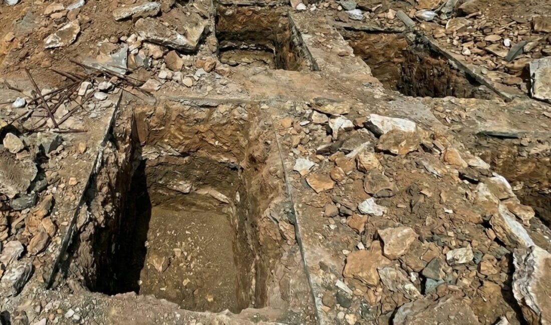 SURİYE, – SURİYE’nin kuzeyindeki İdlib’de eski bir güvenlik merkezinde toplu