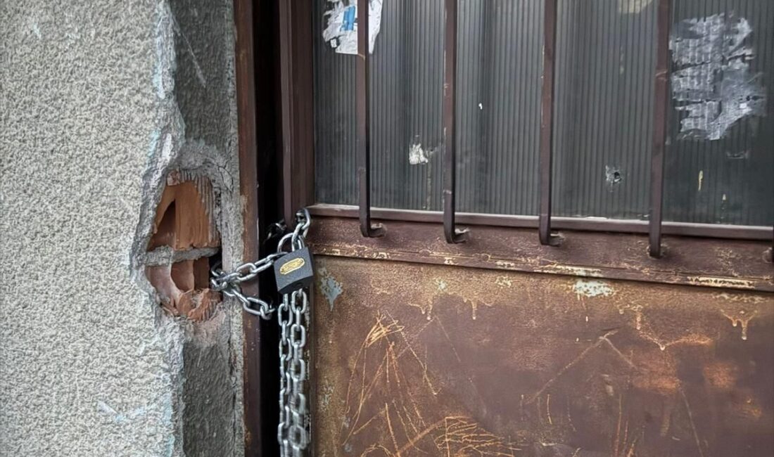 ANKARA, – ANKARA’nın Altındağ ilçesinde yan parseldeki inşaat çalışması sırasında