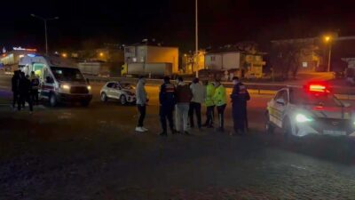 Yavuz YILMAZ/ İNEGÖL(Bursa), – BURSA’nın İnegöl ilçesinde iki otomobilin çarpıştığı