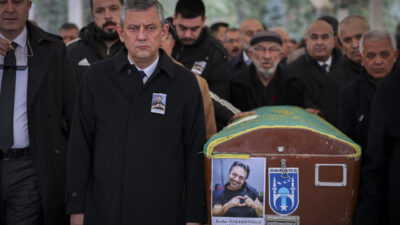 TOPRAĞA VERİLDİ CHP Ankara Milletvekili Umut Akdoğan’ın bir dönem danışmanlığını