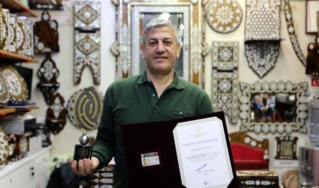 Ahmet ATMACA-Nuray UZATMAZ/GAZİANTEP, – GAZİANTEP’te çırak olarak başladığı sedef kakma