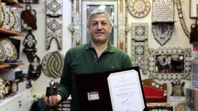 Ahmet ATMACA-Nuray UZATMAZ/GAZİANTEP, – GAZİANTEP’te çırak olarak başladığı sedef kakma