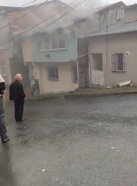 Taylan ERGÜN / İSTANBUL – ARNAVUTKÖY’de iki katlı bir evde