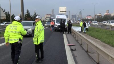 Murat SOLAK / İSTANBUL, -ATAŞEHİR, TEM Otoyolu yan yolda yolun