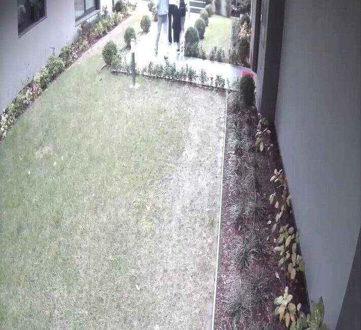 Ali AKSOYER/İSTANBUL, -BAKIRKÖY’de aynı gün girdikleri 2 evden toplamda 1