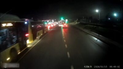 Özgür EREN/İSTANBUL, – Başakşehir’de 3 İETT otobüsü seyir halindeyken çarpıştı.