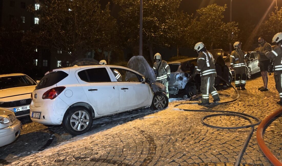 Soner HASIRCIOĞLU/İSTANBUL, – BEŞİKTAŞ’ta park halindeki 4 otomobil alev alev